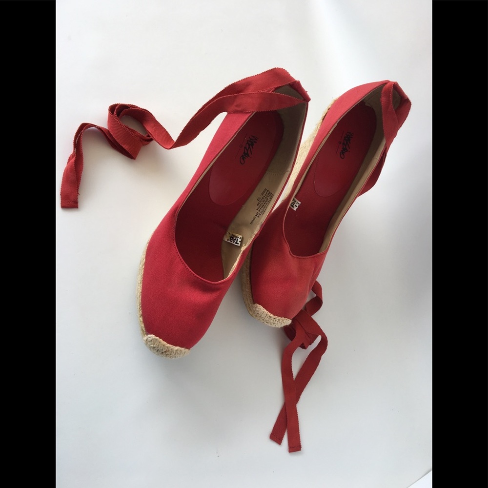 Beautiful red espadrilles!